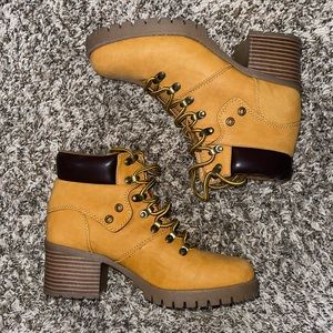 SOLD ‼️SODA medium heel lace up ankle boot Zach 7.5